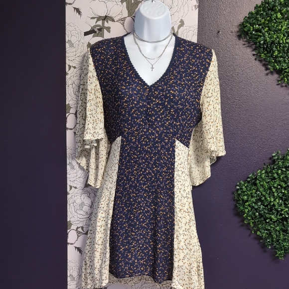 Anama Blue and Cream Patterned Tunic - Picture 2 of 9